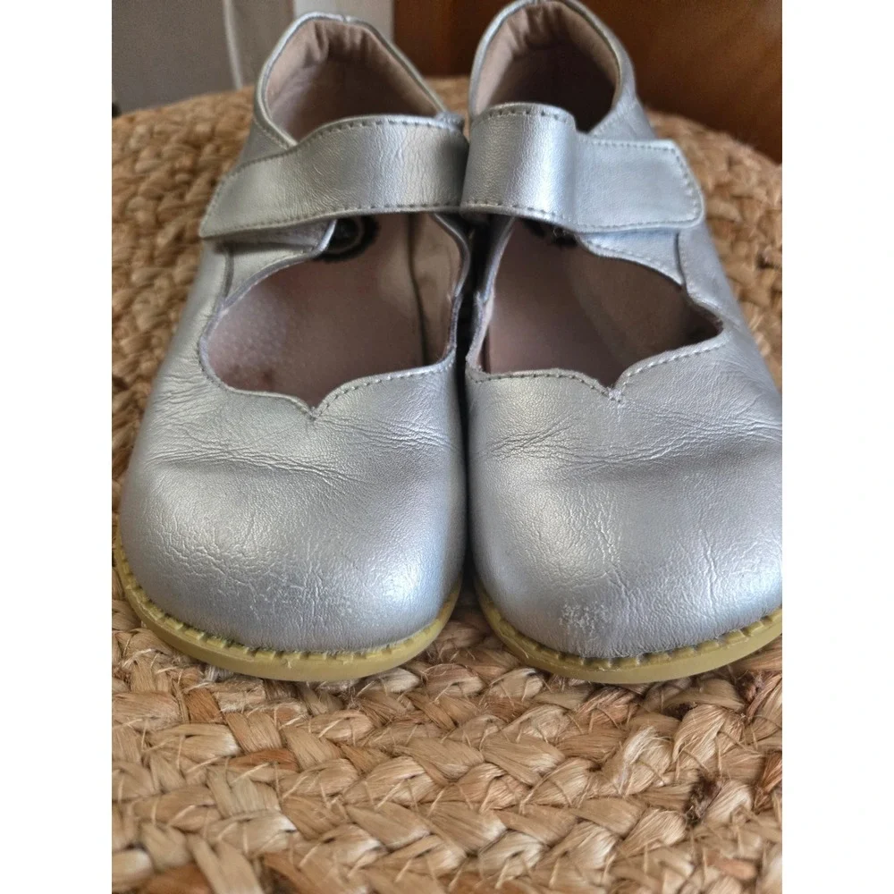 Livie & Luca Silver Metallic Leather Mary Jane Shoes Scalloped Heart Size 13